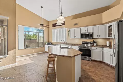 Kitchen - 4069 E Breckenridge Way, Gilbert, AZ 85234 photo 2 of 5