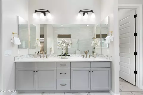 Bath - 1130 E Kensington Rd, Gilbert, AZ 85297 photo 5 of 6