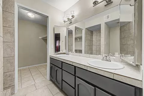 Bath - 3301 Earll Dr #120, Phoenix, AZ 85018 photo 1 of 4