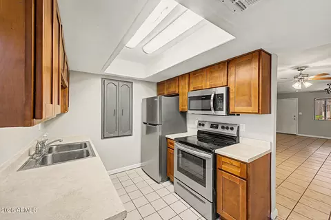 Kitchen - 3301 Earll Dr #120, Phoenix, AZ 85018 photo 1 of 2