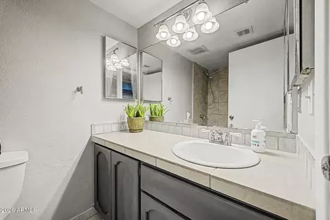Bath - 3301 Earll Dr #120, Phoenix, AZ 85018 photo 3 of 4