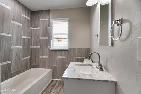 Bath - 5206 S 11th Ave, Phoenix, AZ 85041 photo 1 of 1