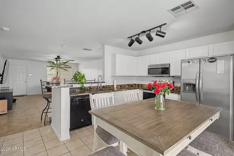 Kitchen - 6929 S 11th Dr, Phoenix, AZ 85041 photo 2 of 4