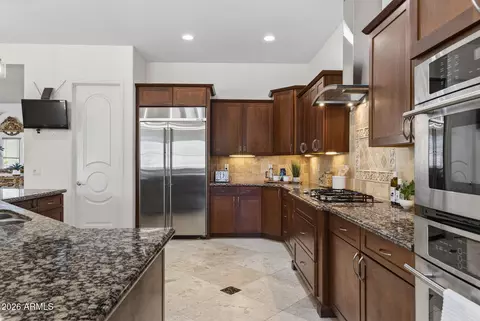 Kitchen - 1343 E Lupine Ave, Phoenix, AZ 85020 photo 5 of 8