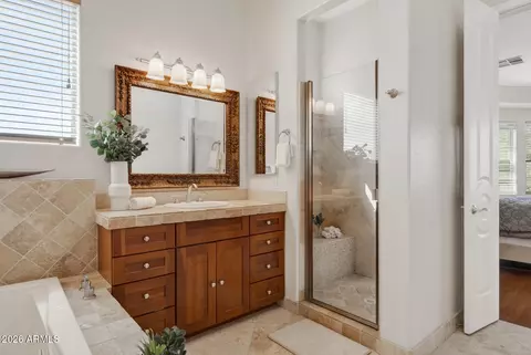 Bath - 1343 E Lupine Ave, Phoenix, AZ 85020 photo 4 of 6