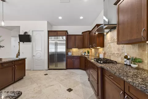 Kitchen - 1343 E Lupine Ave, Phoenix, AZ 85020 photo 6 of 8
