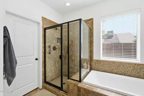 Bath - 4444 E Saint John Rd, Phoenix, AZ 85032 photo 3 of 4