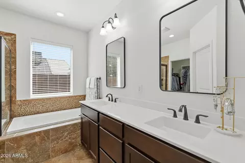 Bath - 4444 E Saint John Rd, Phoenix, AZ 85032 photo 1 of 4
