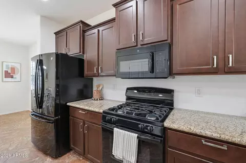 Kitchen - 4444 E Saint John Rd, Phoenix, AZ 85032 photo 5 of 7
