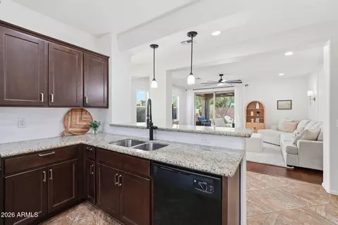 Kitchen - 4444 E Saint John Rd, Phoenix, AZ 85032 photo 4 of 7