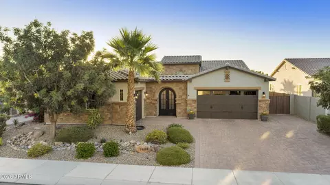 Exterior - 7606 S Penrose Dr, Gilbert, AZ 85298 photo 3 of 26