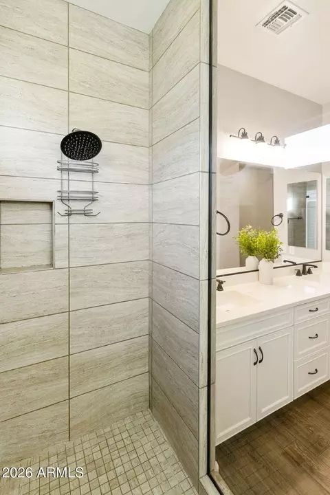 Bath - 7606 S Penrose Dr, Gilbert, AZ 85298 photo 4 of 6