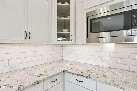 Kitchen - 7606 S Penrose Dr, Gilbert, AZ 85298 photo 4 of 8