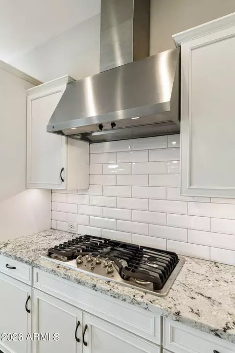 Kitchen - 7606 S Penrose Dr, Gilbert, AZ 85298 photo 5 of 8