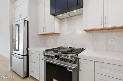 Kitchen - 8006 W Whyman Ave, Phoenix, AZ 85043 photo 3 of 4