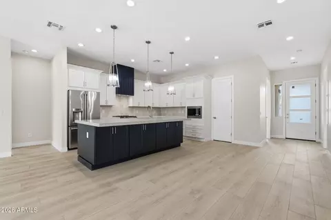 Entry Way - 8006 W Whyman Ave, Phoenix, AZ 85043 photo 1 of 1