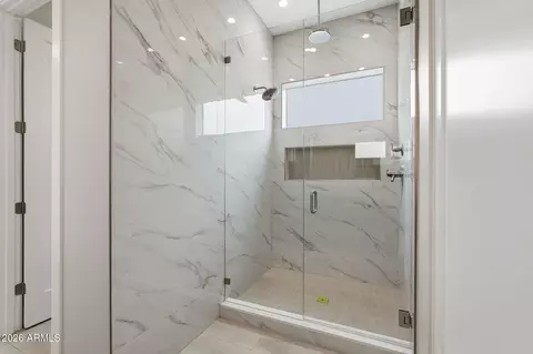 Bath - 8006 W Whyman Ave, Phoenix, AZ 85043 photo 1 of 3