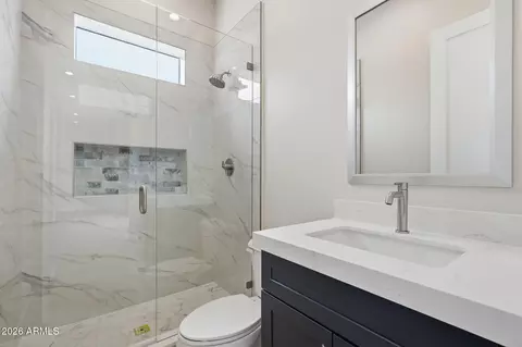 Bath - 8006 W Whyman Ave, Phoenix, AZ 85043 photo 3 of 3