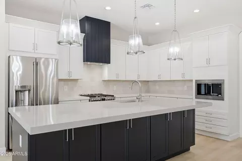 Kitchen - 8006 W Whyman Ave, Phoenix, AZ 85043 photo 4 of 4