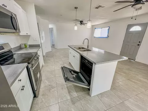 Kitchen - 5408 S 19th Ave, Phoenix, AZ 85041 photo 7 of 9