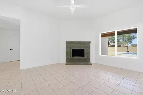Living - 6609 S 17th Pl, Phoenix, AZ 85042 photo 5 of 6