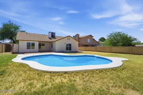 Exterior - 6609 S 17th Pl, Phoenix, AZ 85042 photo 4 of 5