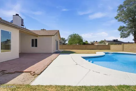 Exterior - 6609 S 17th Pl, Phoenix, AZ 85042 photo 2 of 5