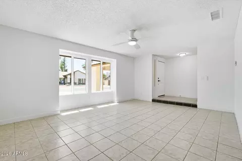 Living - 6609 S 17th Pl, Phoenix, AZ 85042 photo 3 of 6