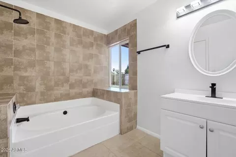 Bath - 6609 S 17th Pl, Phoenix, AZ 85042 photo 1 of 2