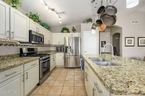 Kitchen - 3136 E Roveen Ave, Phoenix, AZ 85032 photo 4 of 4