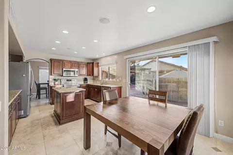 Kitchen - 4522 E Cathedral Rock Dr, Phoenix, AZ 85044 photo 3 of 4