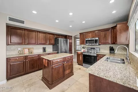 Kitchen - 4522 E Cathedral Rock Dr, Phoenix, AZ 85044 photo 1 of 4