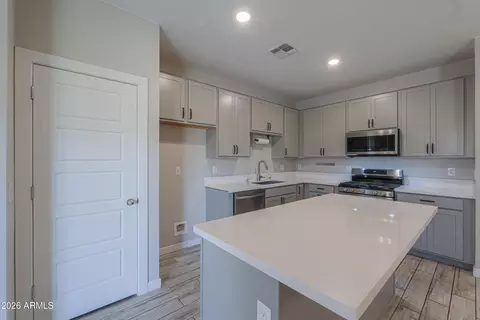 Entry Way - 748 E Ruby Dr, Casa Grande, AZ 85122 photo 7 of 10