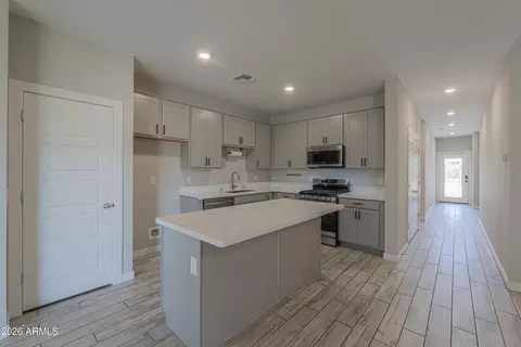Entry Way - 748 E Ruby Dr, Casa Grande, AZ 85122 photo 8 of 10