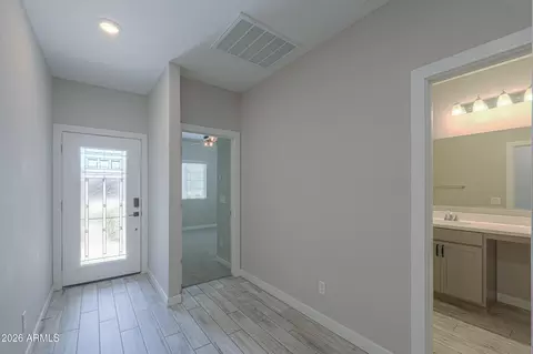 Entry Way - 748 E Ruby Dr, Casa Grande, AZ 85122 photo 2 of 10