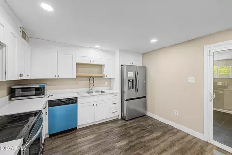 Kitchen - 1645 W Thunderbird Rd, Phoenix, AZ 85023 photo 3 of 3