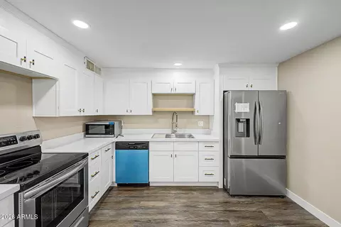 Kitchen - 1645 W Thunderbird Rd, Phoenix, AZ 85023 photo 2 of 3