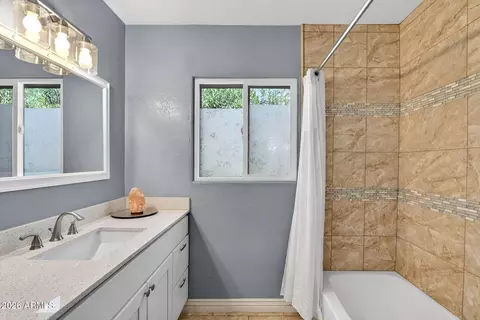 Bath - 2726 E Fairmount Ave, Phoenix, AZ 85016 photo 4 of 4