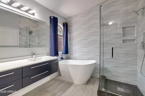 Bath - 3126 E Capitan Dreyfus Ave, Phoenix, AZ 85032 photo 2 of 3