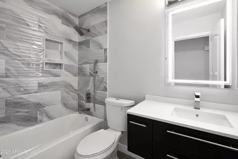 Bath - 3126 E Capitan Dreyfus Ave, Phoenix, AZ 85032 photo 3 of 3