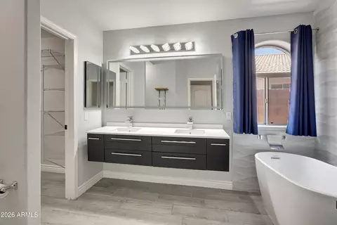 Bath - 3126 E Capitan Dreyfus Ave, Phoenix, AZ 85032 photo 1 of 3