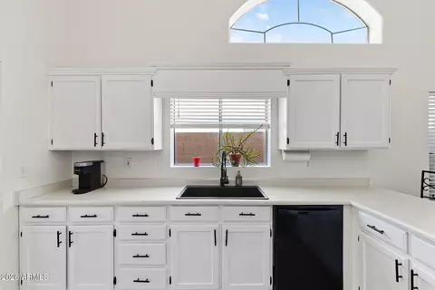 Kitchen - 9002 W Coronado Rd, Phoenix, AZ 85037 photo 4 of 5
