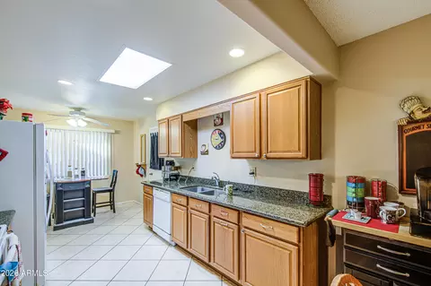 10022 W Kingswood Cir, Sun City, AZ 85351