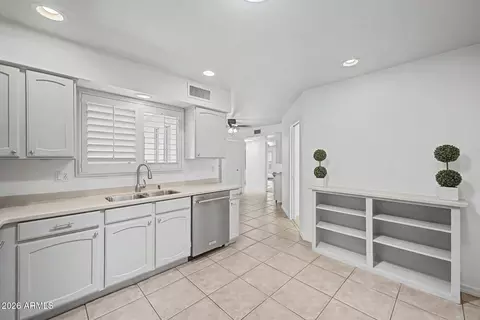 Kitchen - 4303 E Fairmount Ave, Phoenix, AZ 85018 photo 4 of 4