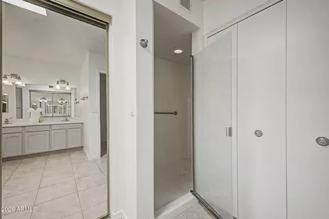 Bath - 4303 E Fairmount Ave, Phoenix, AZ 85018 photo 3 of 4