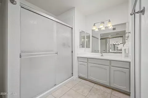 Bath - 4303 E Fairmount Ave, Phoenix, AZ 85018 photo 4 of 4