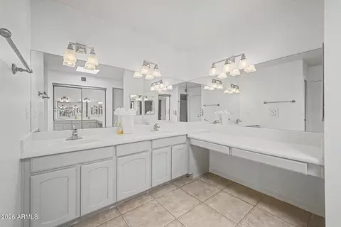 Bath - 4303 E Fairmount Ave, Phoenix, AZ 85018 photo 2 of 4