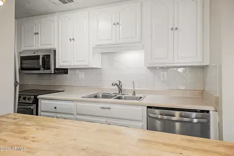 424 W Brown Rd #207, Mesa, AZ 85201