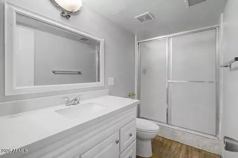 Bath - 3230 E Pinchot Ave #32, Phoenix, AZ 85018 photo 3 of 4