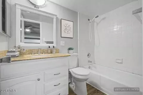 Bath - 3230 E Pinchot Ave #32, Phoenix, AZ 85018 photo 1 of 4